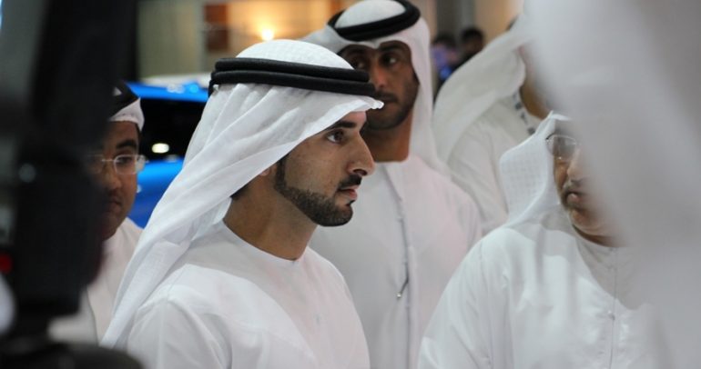 عدسة عالم السيارات تلتقط بالفيديو والصور وصول الشيخ حمدان إلى معرض دبي